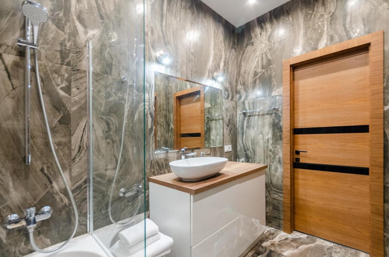 Petrovdom Apartaments 8-188 In Rc Central Park, 7 John Mccain Street Kyiv Exterior photo